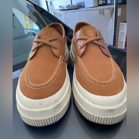 Women’s sperry loafers, platform, size 8, gently worn - Picture 2 of 3